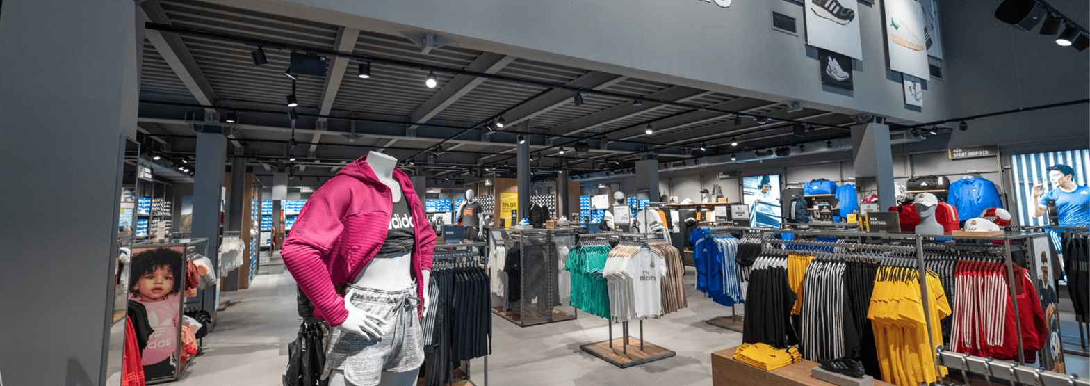 ID Top RFID antenne in plafond Adidas Maasmechelen