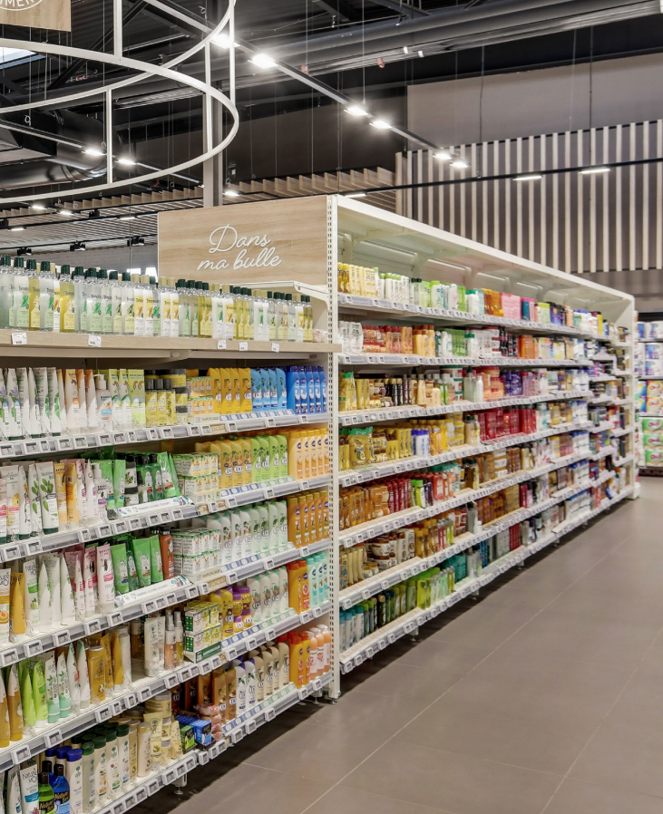 Exemple d'aménagement d'étagères de supermarché