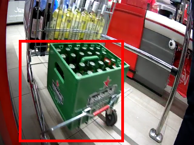 Winkelkar met krat bier
